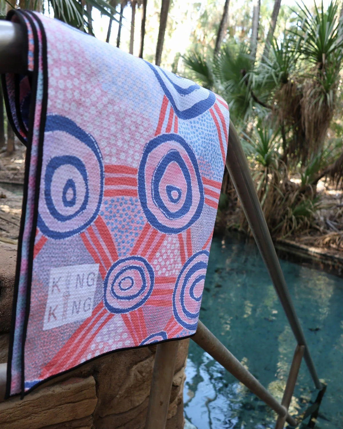 Medium Towel - Connection